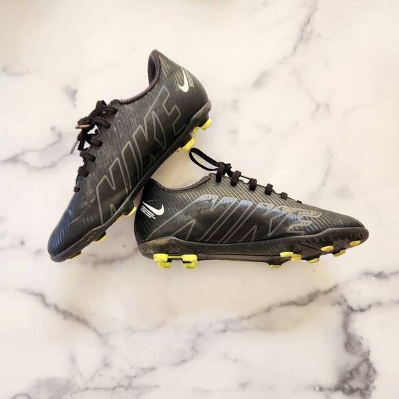 Nike Mercurial kids youth size 3.5 black soccer baseball shoe athletic sporty cl - Picture 1 of 7